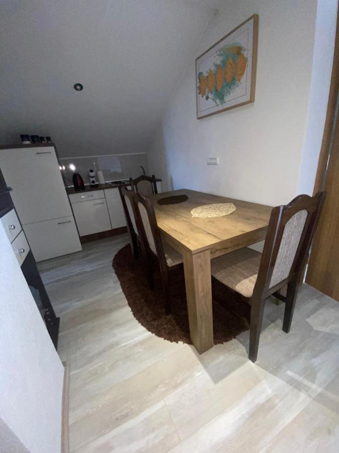 Apartman Filip Udbina Extérieur photo