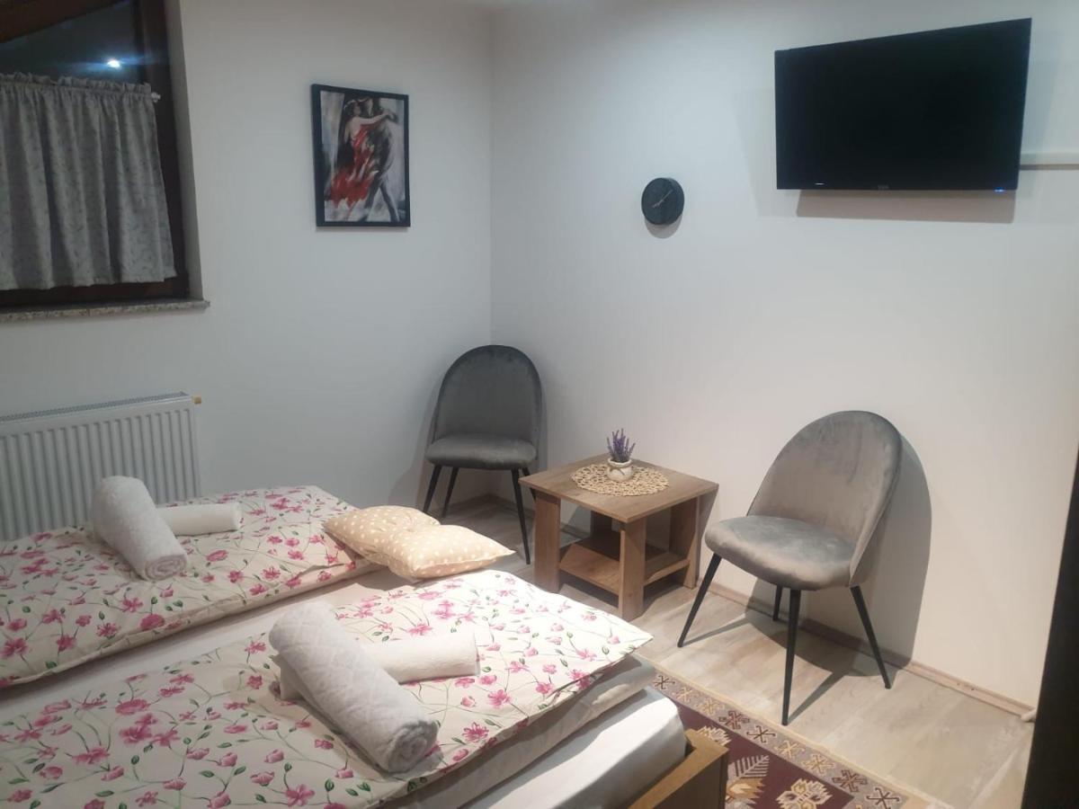 Apartman Filip Udbina Extérieur photo